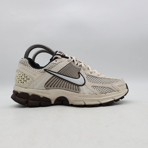 Nike Air Zoom Vomero 5 Phantom Women’s Size 6.5 White Brown Grey FJ2028-001 - Picture 1 of 10